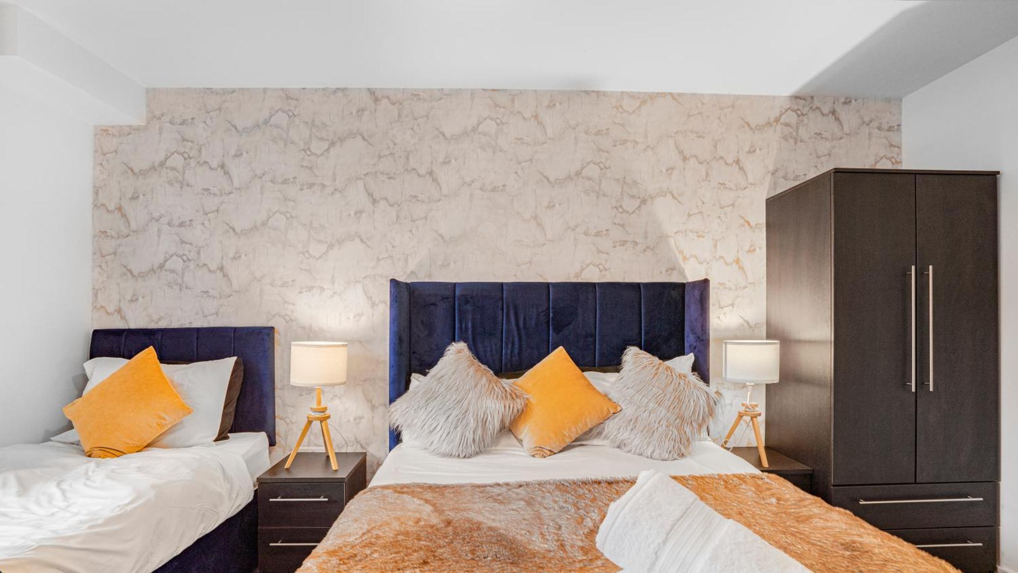 Oceanic Bliss: 2 Bed 2 Bath + Free Park + Netflix Apartment เบอร์มิงแฮม ภายนอก รูปภาพ