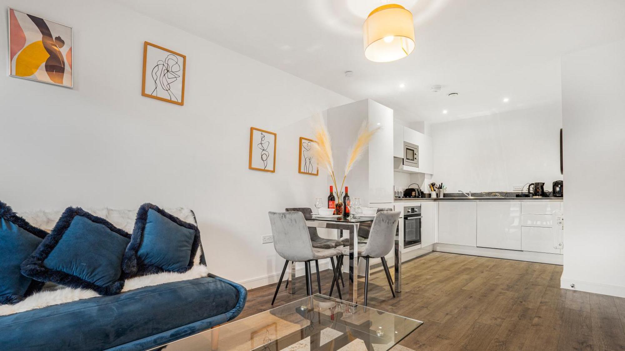 Oceanic Bliss: 2 Bed 2 Bath + Free Park + Netflix Apartment เบอร์มิงแฮม ภายนอก รูปภาพ