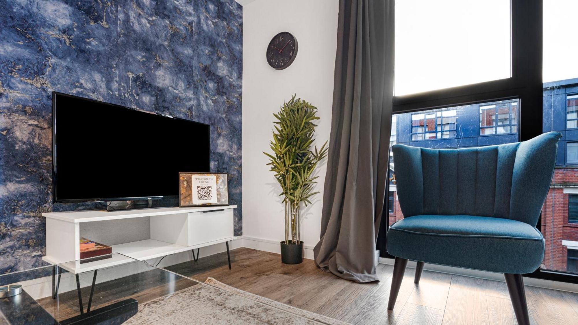 Oceanic Bliss: 2 Bed 2 Bath + Free Park + Netflix Apartment เบอร์มิงแฮม ภายนอก รูปภาพ
