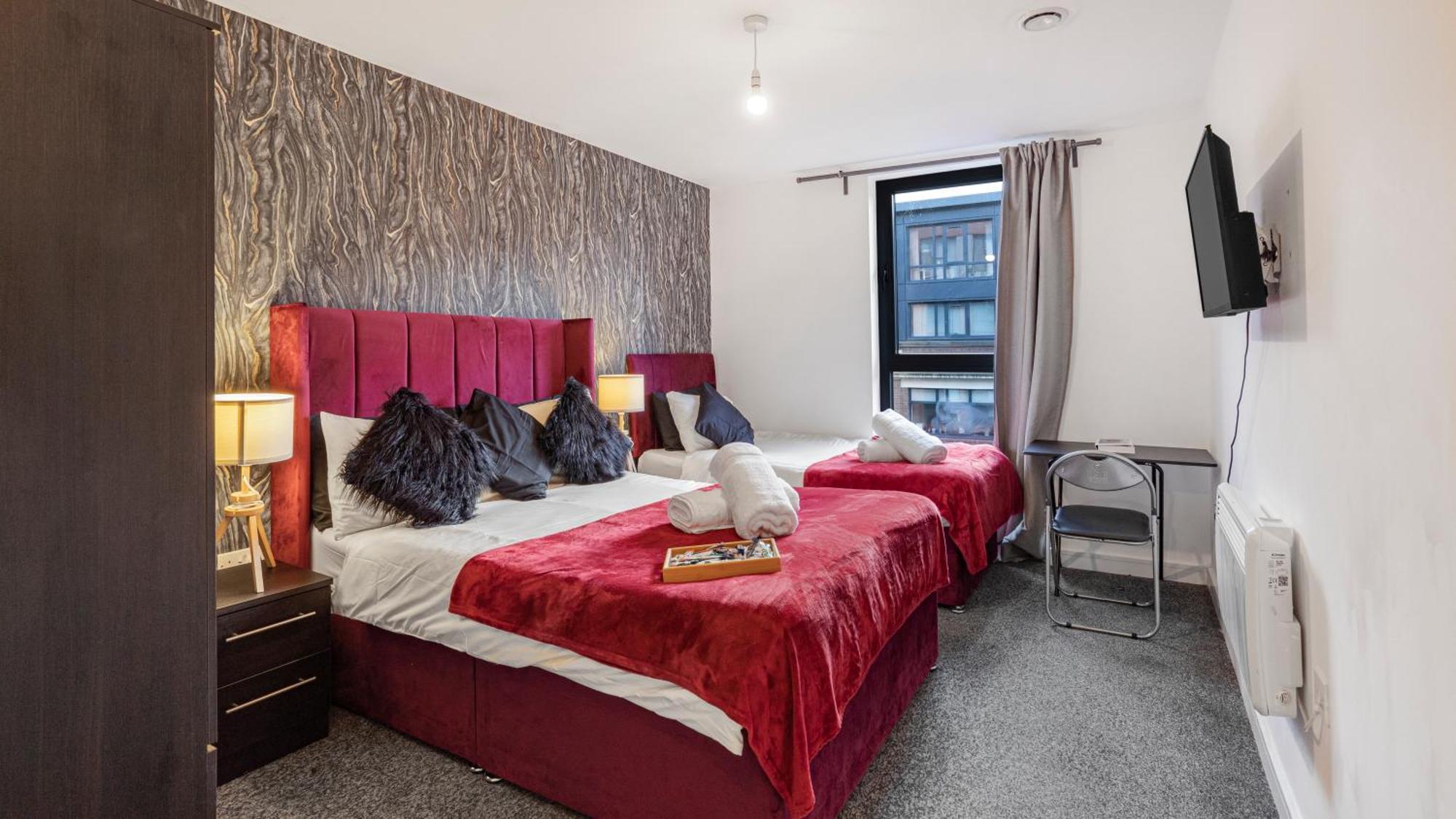 Oceanic Bliss: 2 Bed 2 Bath + Free Park + Netflix Apartment เบอร์มิงแฮม ภายนอก รูปภาพ