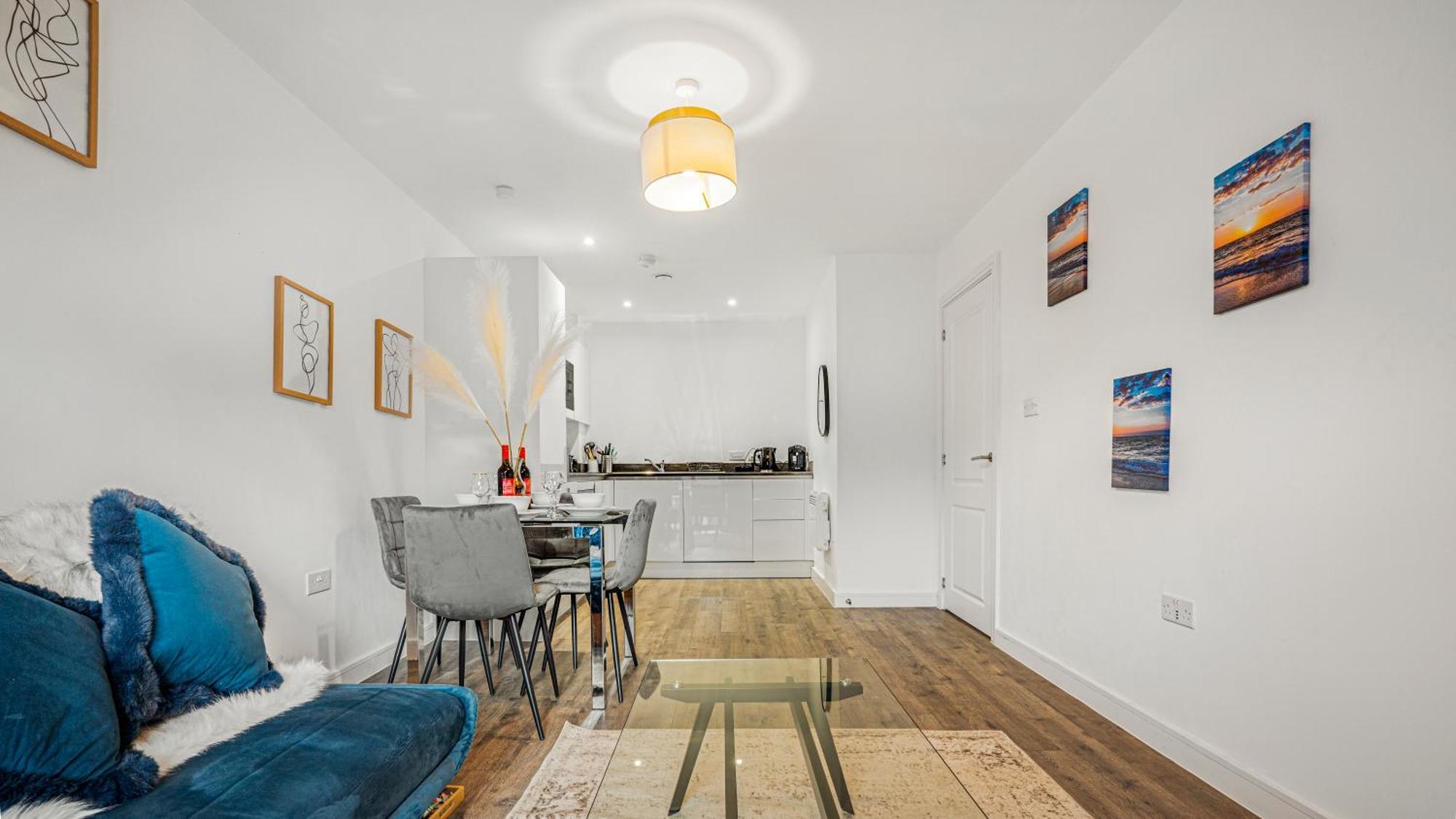 Oceanic Bliss: 2 Bed 2 Bath + Free Park + Netflix Apartment เบอร์มิงแฮม ภายนอก รูปภาพ