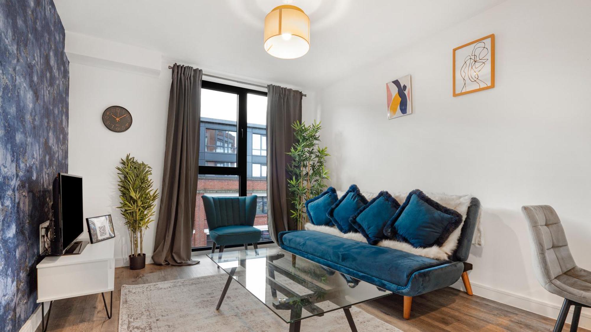 Oceanic Bliss: 2 Bed 2 Bath + Free Park + Netflix Apartment เบอร์มิงแฮม ภายนอก รูปภาพ